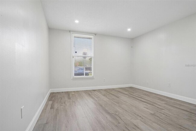 Building Photo - 546 Orange Dr