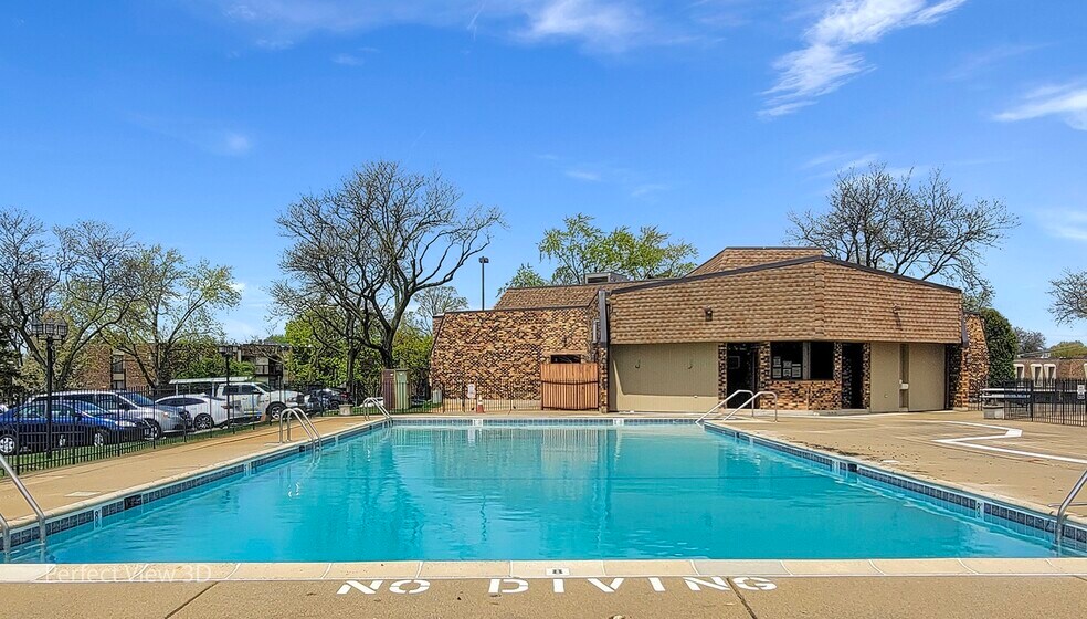 Pool - 2214 Country Club Dr