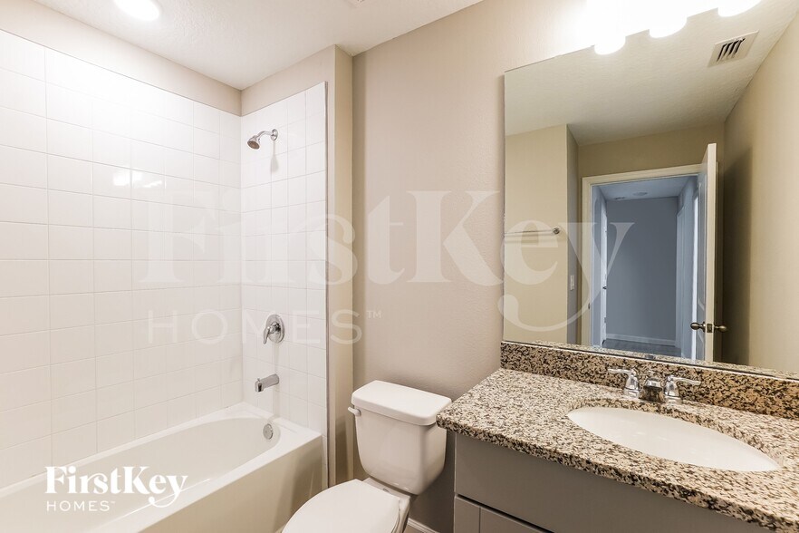 Building Photo - 422 Earhart Dr