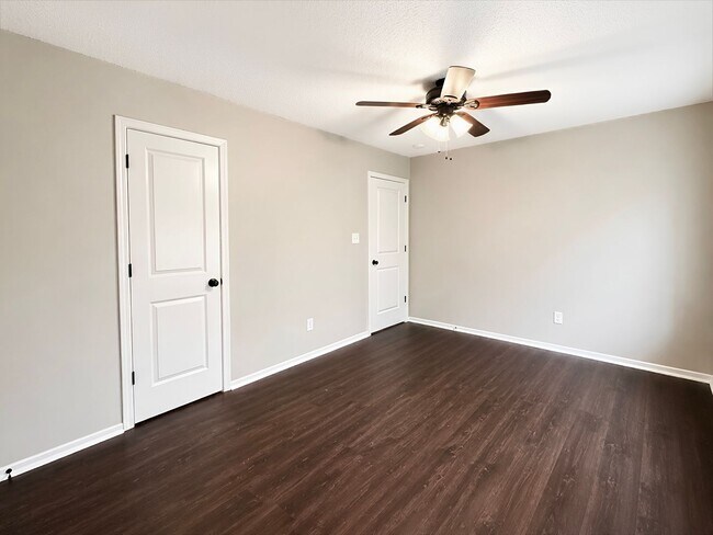 Building Photo - Amazing Quality and Value! Jenks Schools!