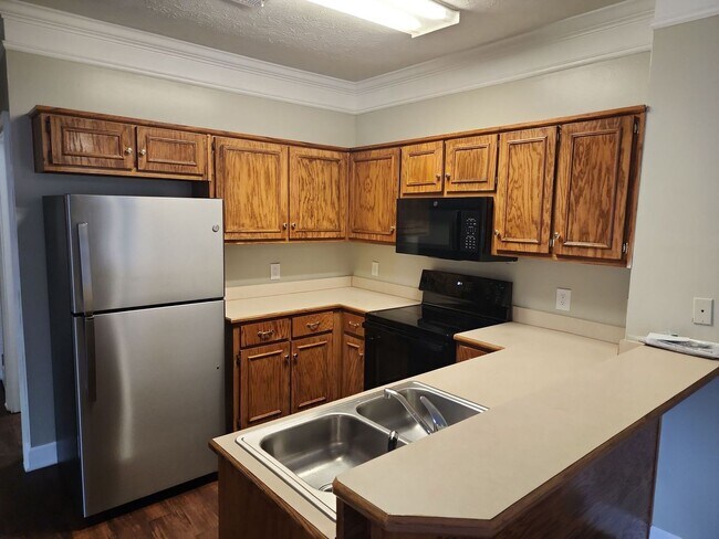 Building Photo - Prime North Columbus Location – 3 Bedrooms, 2 Baths - COMING SOON!
