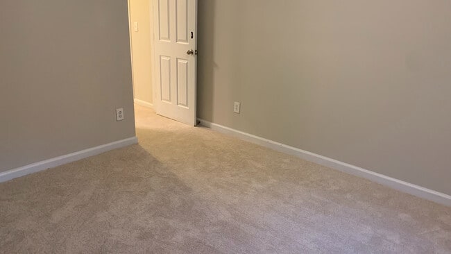 Building Photo - Room in Townhome on Plank Bridge Way