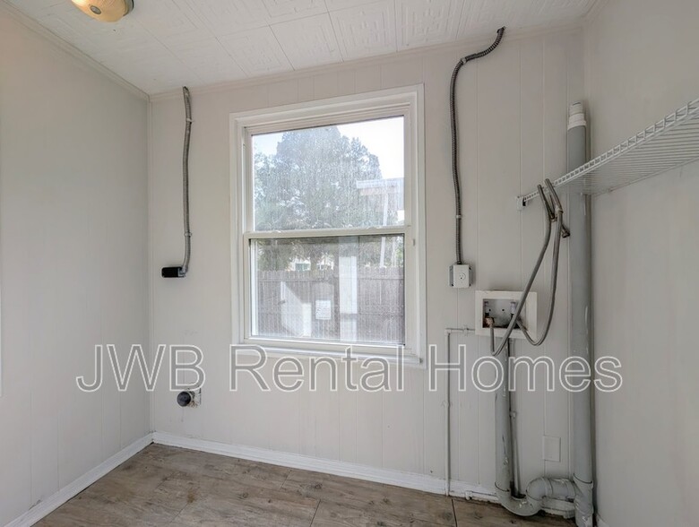 Building Photo - 518 Chestnut Dr