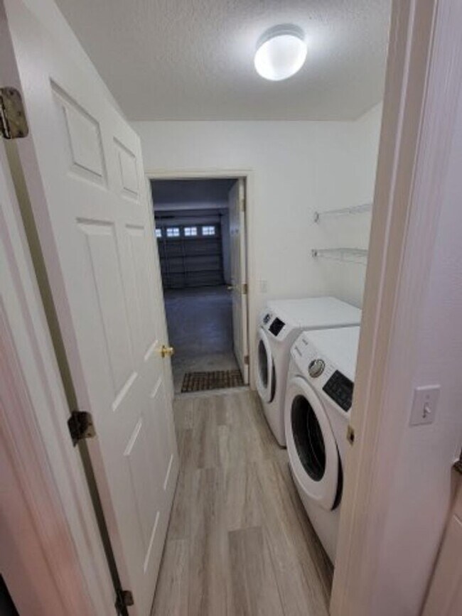 Building Photo - Ready for you to call home!
