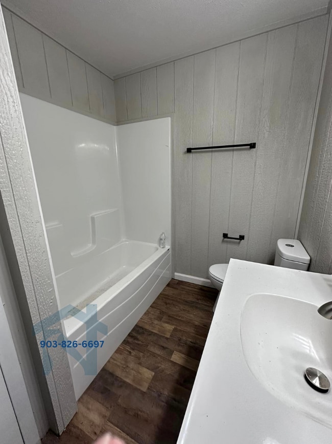 Building Photo - 102 S Wills St