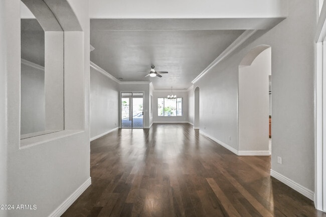 Building Photo - 6520 W Robin Ln