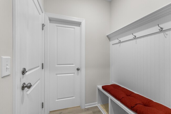 Building Photo - 2466 Hutch Ln