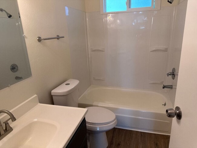 Building Photo - 2-Bed, 1-Bath Duplex, Mount Vernon