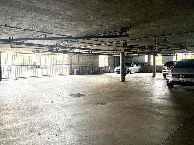 Building Photo - Modern 2BR/2BA Condo with A/C & 2 Parking Spaces – Prime Van Nuys Location