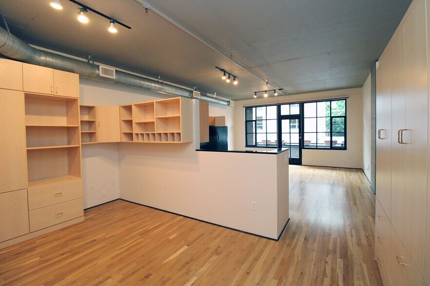 Building Photo - 408 NW 12th Ave