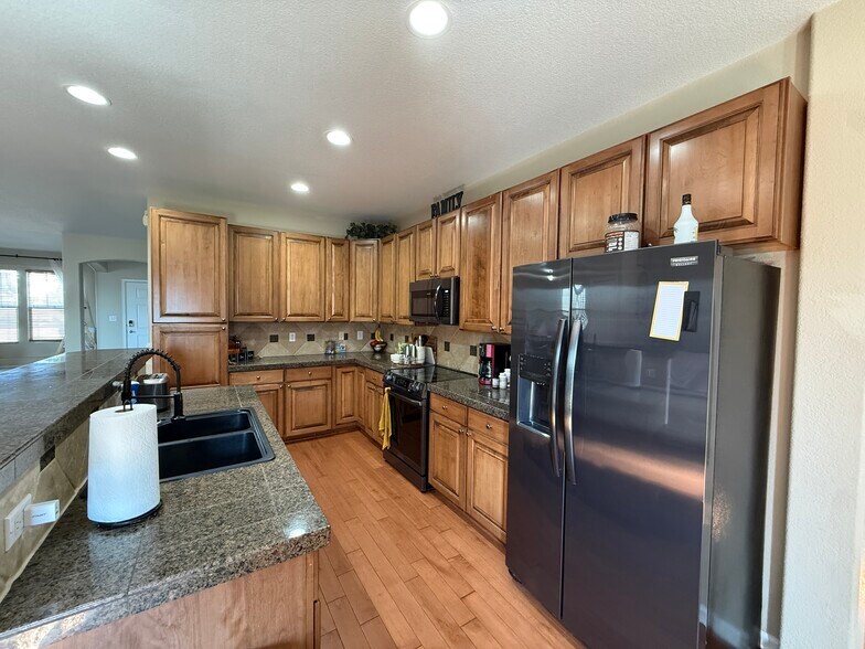 Building Photo - 2409 Capital Dr
