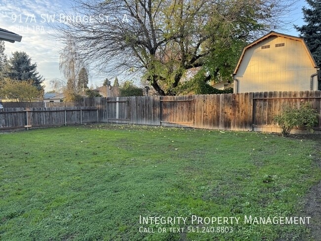 Building Photo - 917 SW Bridge St