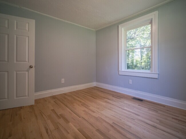 Building Photo - "Charming 3-Bedroom Home in Cramerton - Spacious 1217 Sq Ft with 2 Full Baths!"