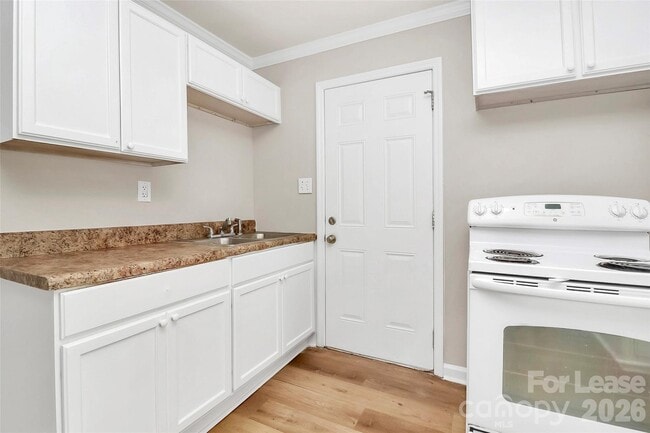 Building Photo - 2510 Hemphill St