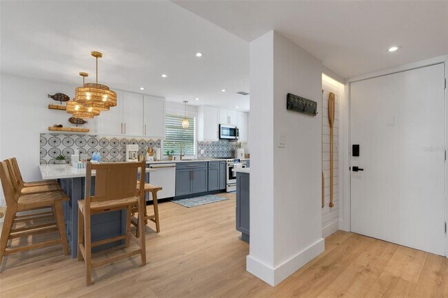 Building Photo - 4360 Chatham Dr