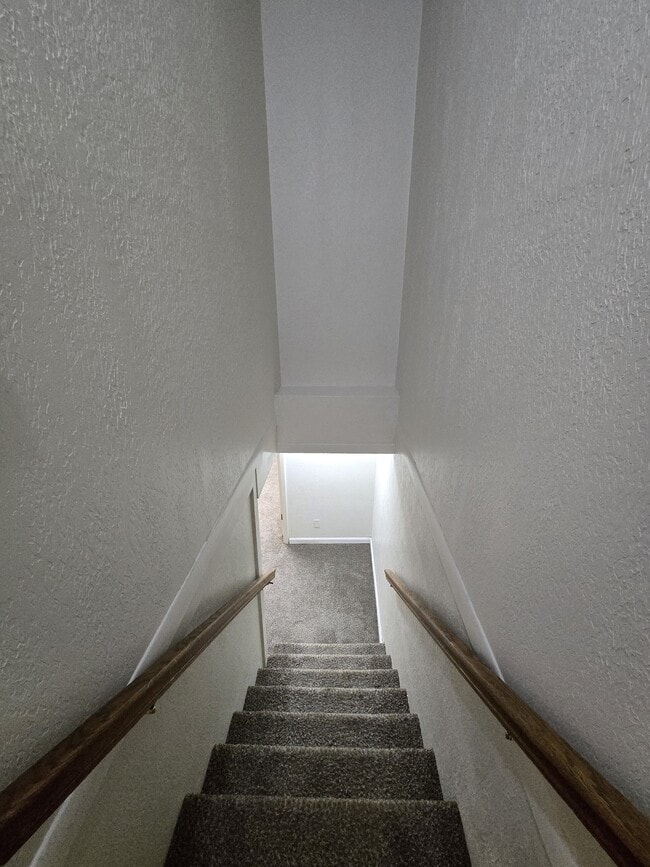 Building Photo - 714 S Fabrique Dr