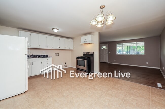 Building Photo - 6469 Hemingway Rd