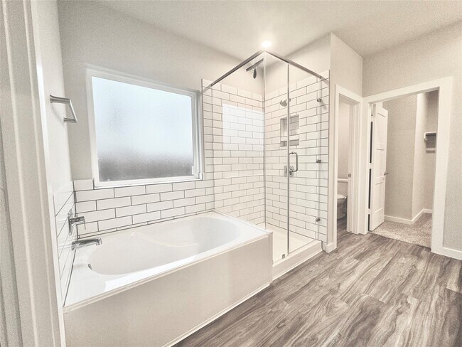 Building Photo - 14273 Lake Lodge Dr