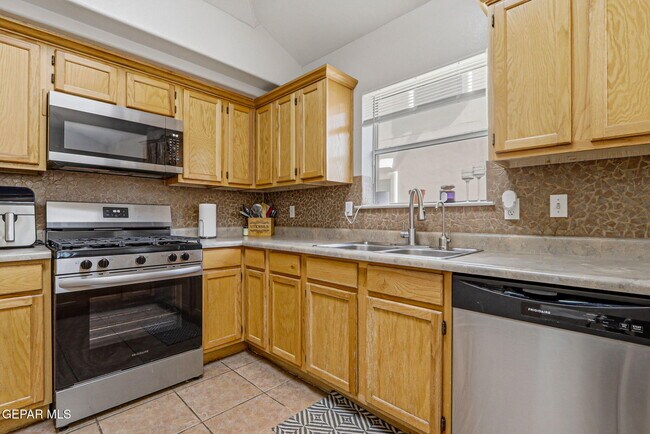 Building Photo - 3828 Tierra Aurora Dr