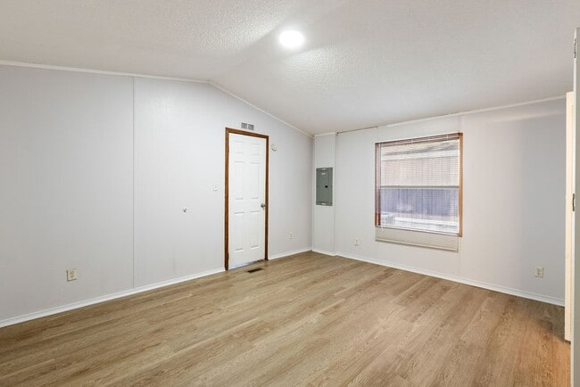 Building Photo - 13173 S Lee Shore Dr