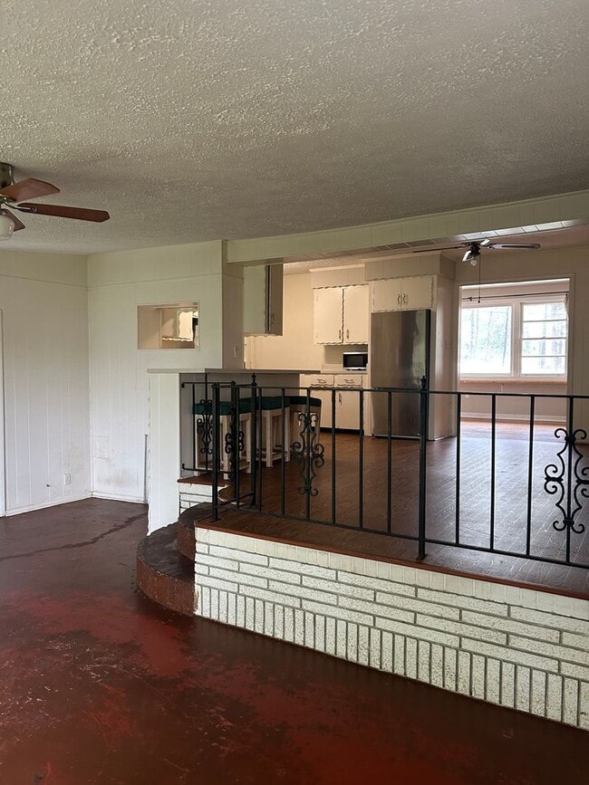 Building Photo - Cozy home