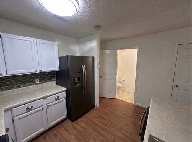 Building Photo - 2 Bedroom, 1.5 Bathroom Townhome in Durham