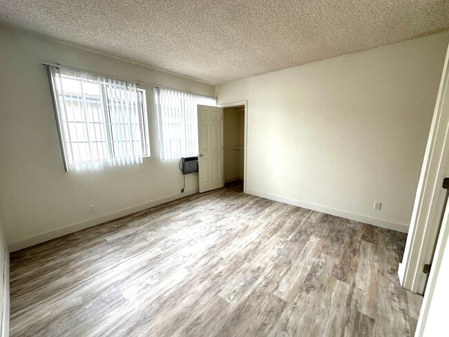 Building Photo - 12117 Pacific Ave