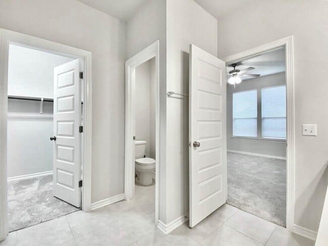 Building Photo - 816 Alta Wy