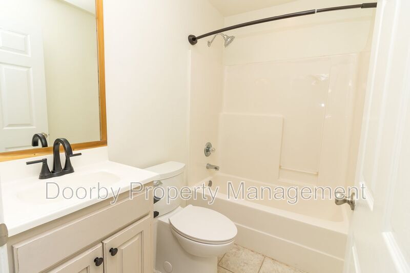 Building Photo - 14 Bunker Dr