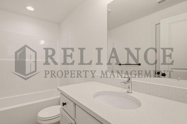 Building Photo - 5259 N Pinecrest Ct