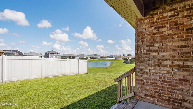 Building Photo - 221 S Shoreview Dr