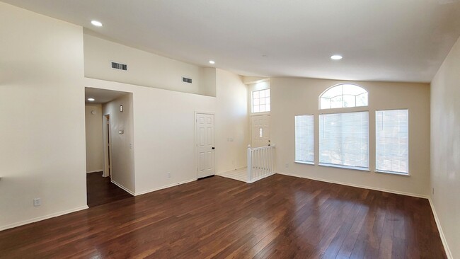 Building Photo - 9725 Sierra Mesa Ave