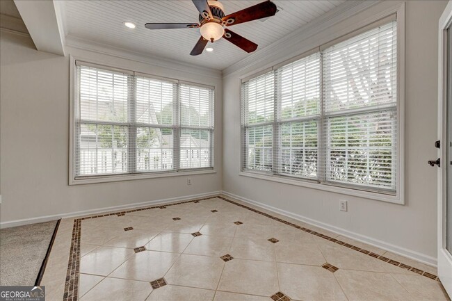 Building Photo - 1033 Pinehurst Dr