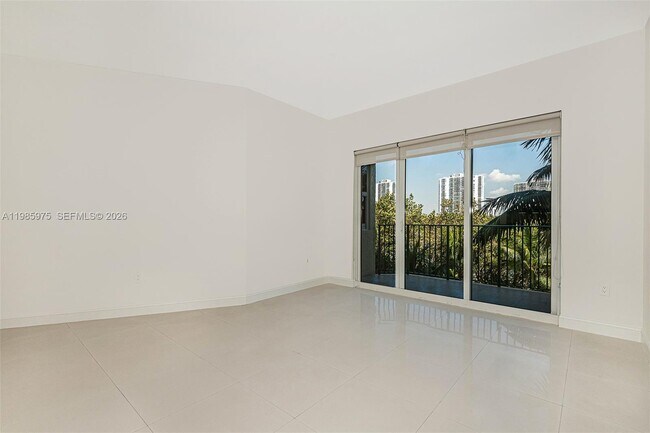 Building Photo - 20000 E Country Club Dr