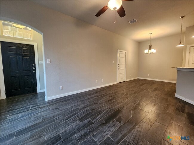 Building Photo - 546 Creekside Frst