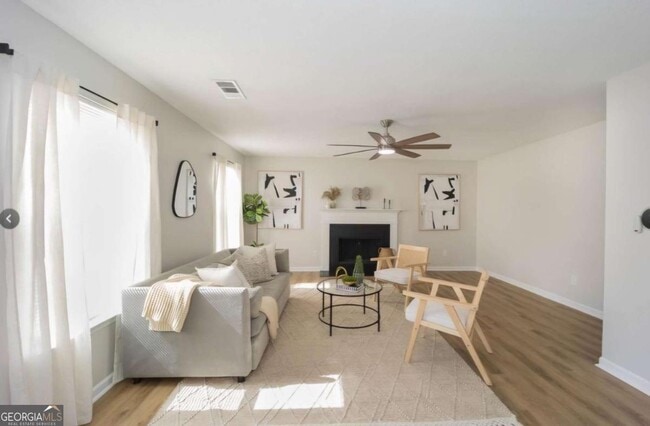 Building Photo - 833 Oakview Trce