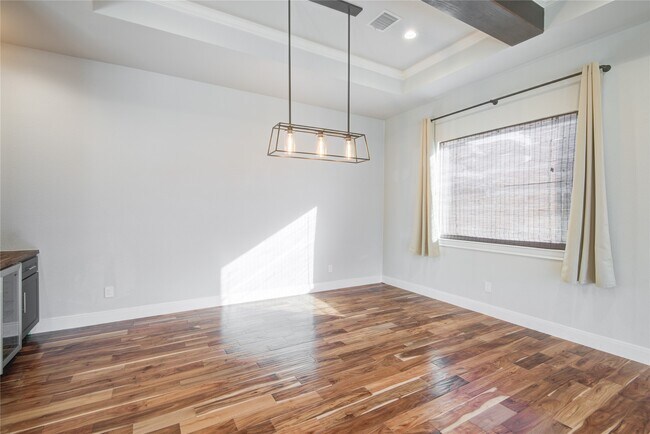 Building Photo - 135 Bella Luce