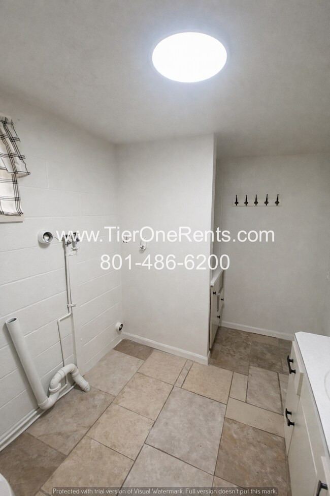 Building Photo - NO DEPOSIT option available for qualified renters with Obligo.