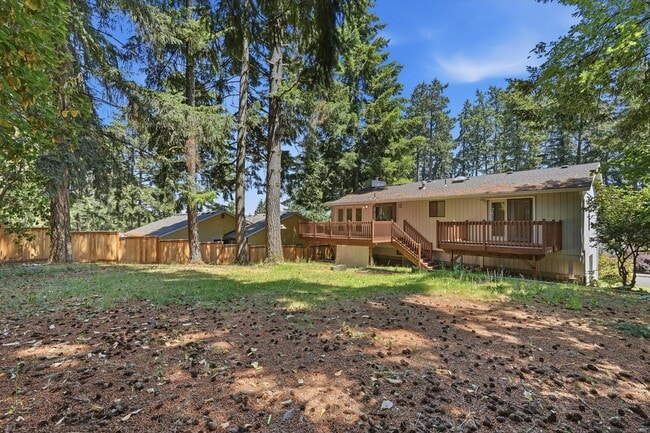 Building Photo - Sweet and spacious home in Beaverton with a garage and large fenced yard available now!