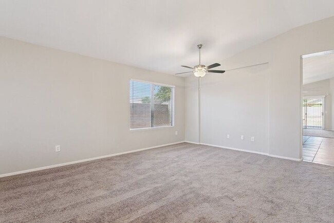 Building Photo - Nice 3 bedroom 2 bath