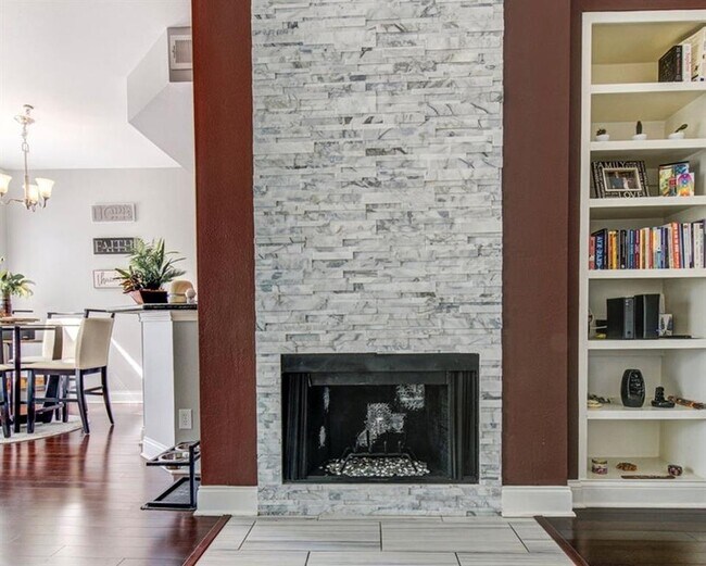 Building Photo - 6000 Shepherd Mountain Cove
