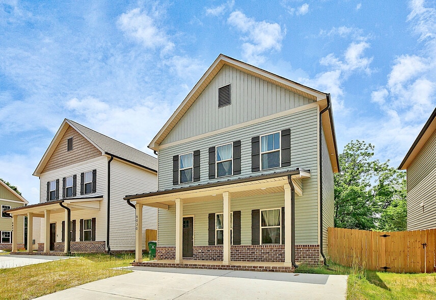 Building Photo - Room in House on Hunters Crossing Ln