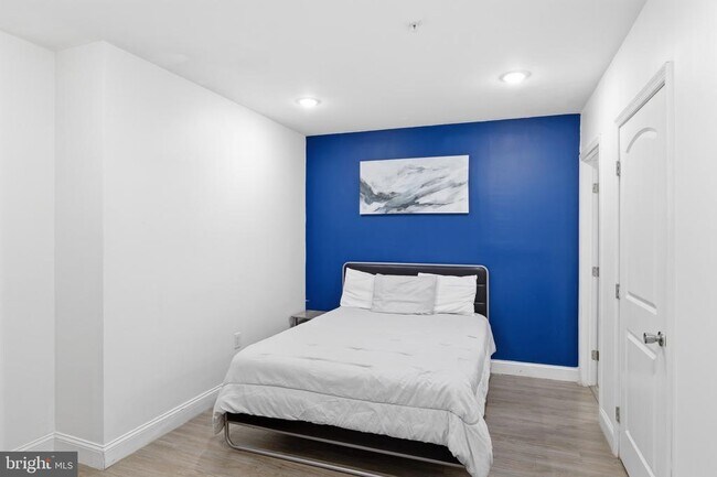 Building Photo - 925 N Broad St