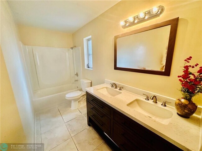 Building Photo - 6535 SW 8th Pl