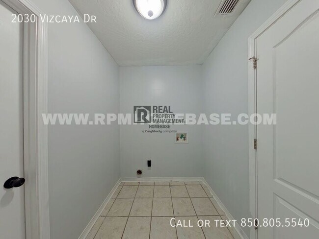 Building Photo - 2030 Vizcaya Dr