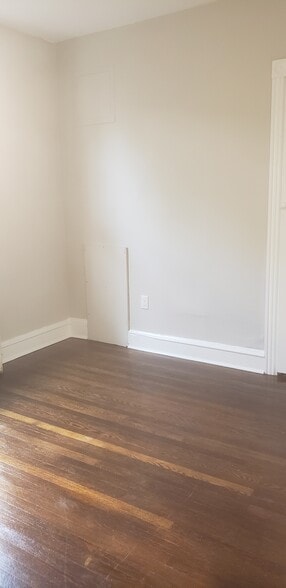 Building Photo - 1506 N Van Buren St