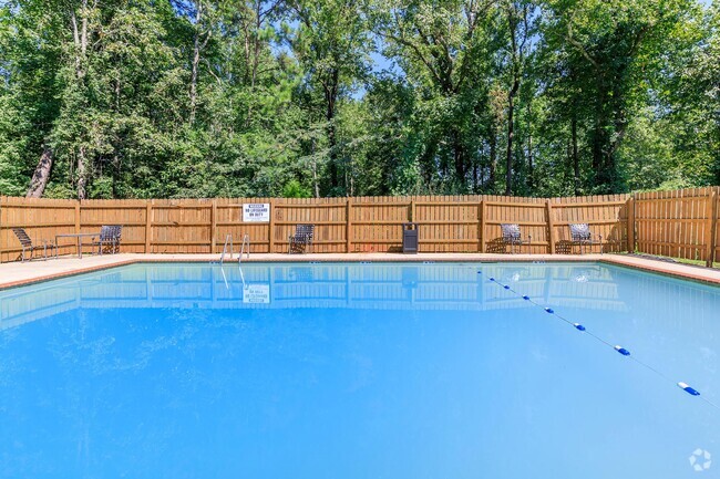 Sparkling Swimming Pool - Woodbend Apartments