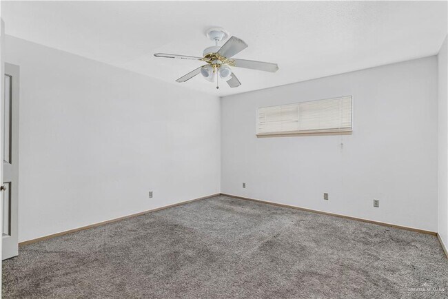 Building Photo - 18 E Samano St