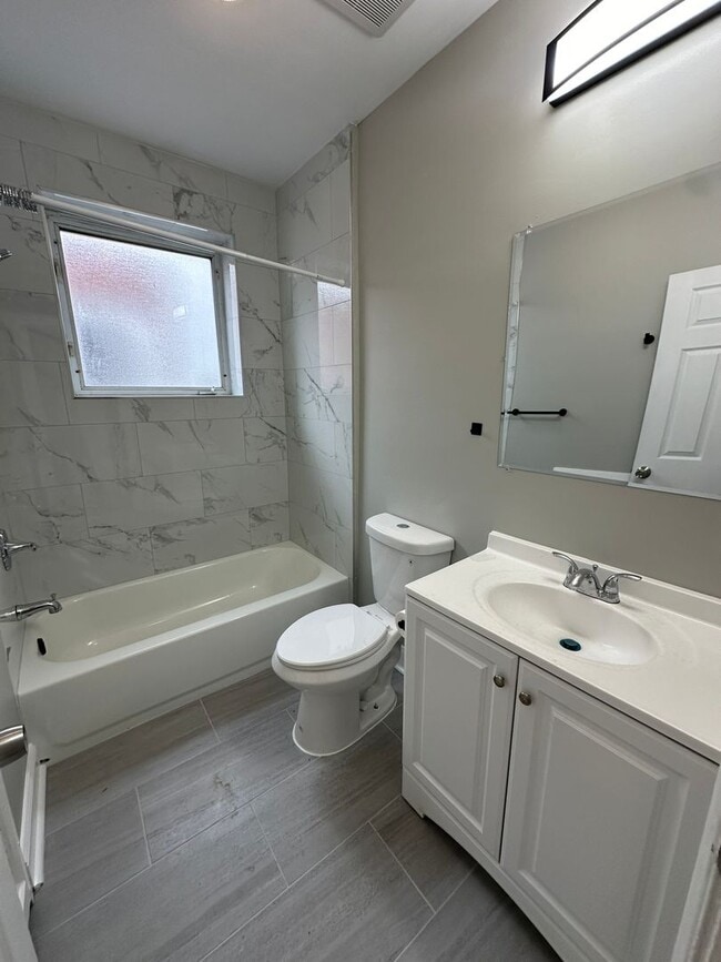 Building Photo - Experience comfort in three large, light-f...