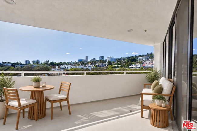 Building Photo - 8704 Santa Monica Blvd